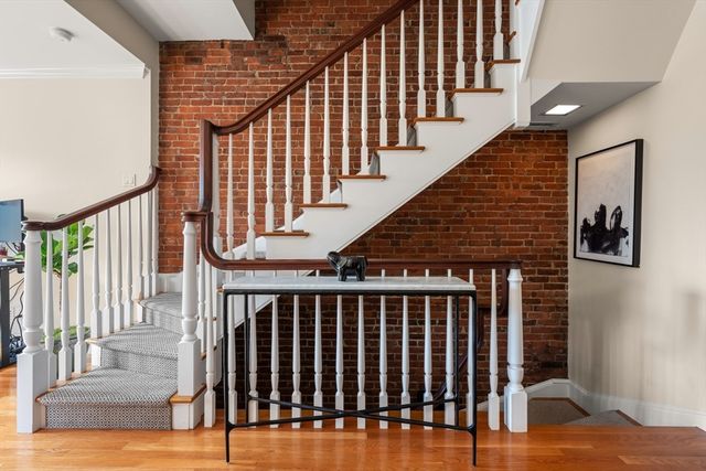 61 Dartmouth St 2, Boston, MA 02116