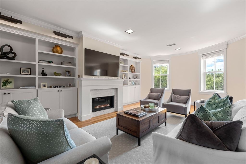61 Dartmouth St 2, Boston, MA 02116