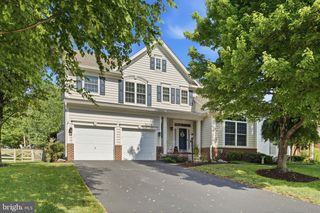 9242 RAINBOW FALLS DR, Bristow, VA 20136
