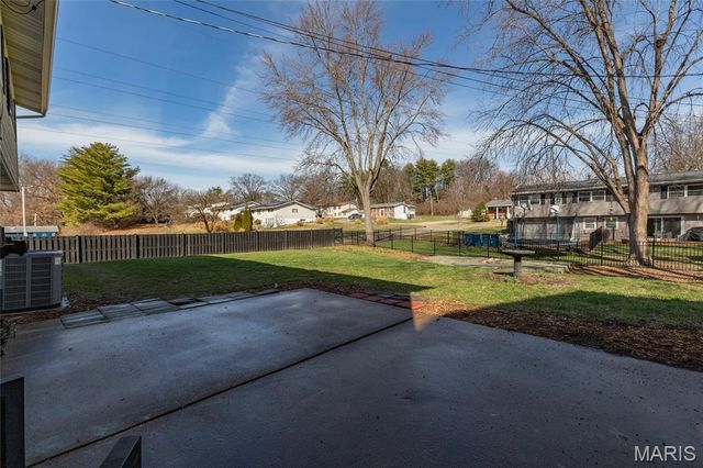 1051 Briarhurst Drive, Manchester, MO 63021