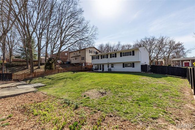 1051 Briarhurst Drive, Manchester, MO 63021