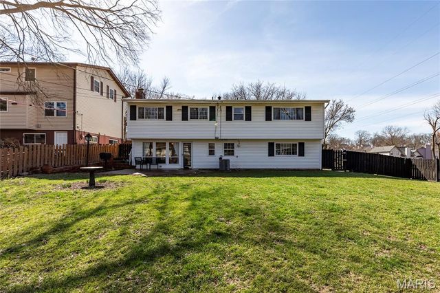 1051 Briarhurst Drive, Manchester, MO 63021