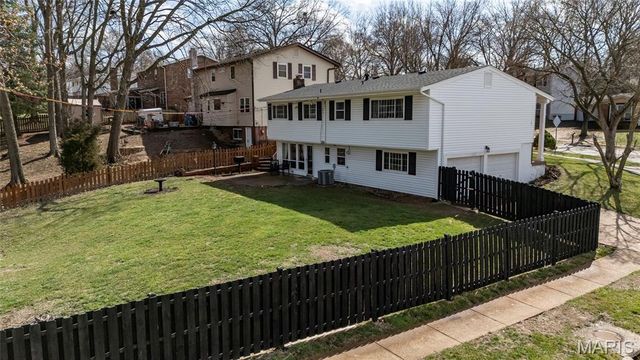 1051 Briarhurst Drive, Manchester, MO 63021