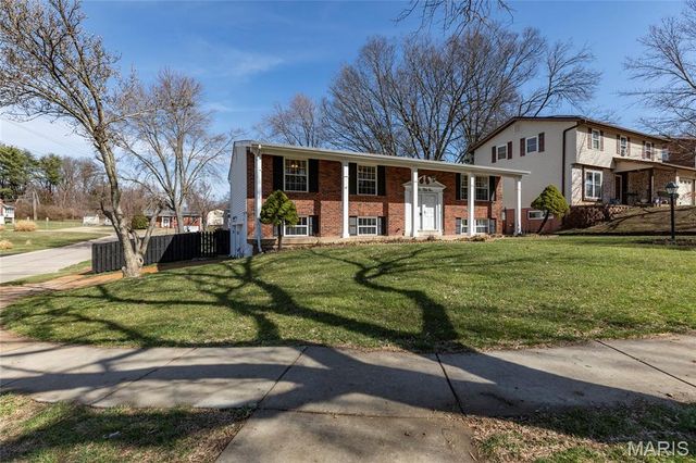 1051 Briarhurst Drive, Manchester, MO 63021