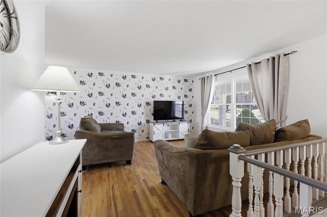 1051 Briarhurst Drive, Manchester, MO 63021