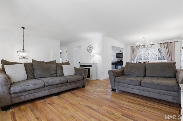 1051 Briarhurst Drive, Manchester, MO 63021