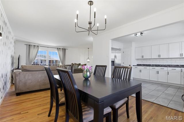 1051 Briarhurst Drive, Manchester, MO 63021