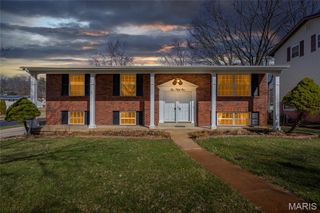 1051 Briarhurst Drive, Manchester, MO 63021