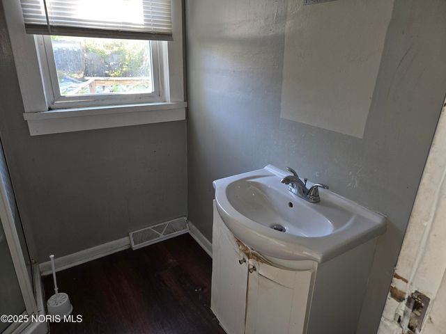 916 Saint John Ave Avenue, Toledo, OH 43608