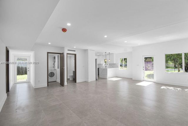 7902 SW 67th Ave, South Miami, FL 33143