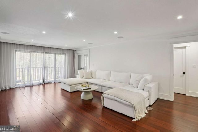 26304 Plantation Drive NE 304, Atlanta, GA 30324