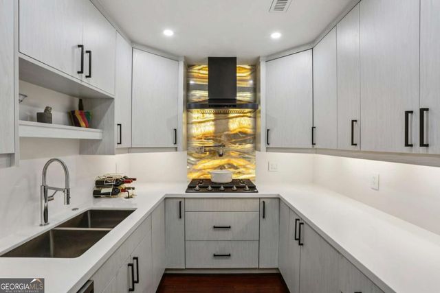 26304 Plantation Drive NE 304, Atlanta, GA 30324