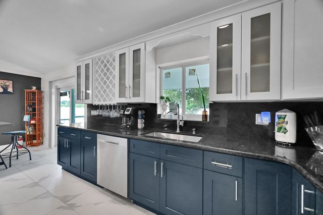 551 NW Grenada Street, Port St Lucie, FL 34983