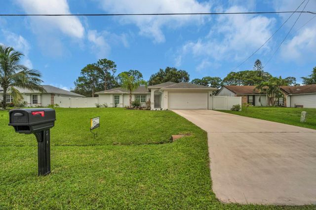 551 NW Grenada Street, Port St Lucie, FL 34983