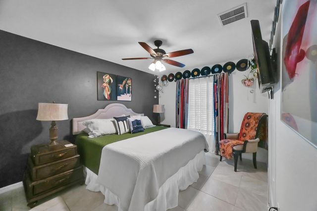 551 NW Grenada Street, Port St Lucie, FL 34983