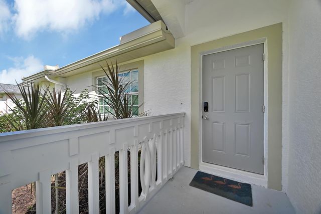 551 NW Grenada Street, Port St Lucie, FL 34983