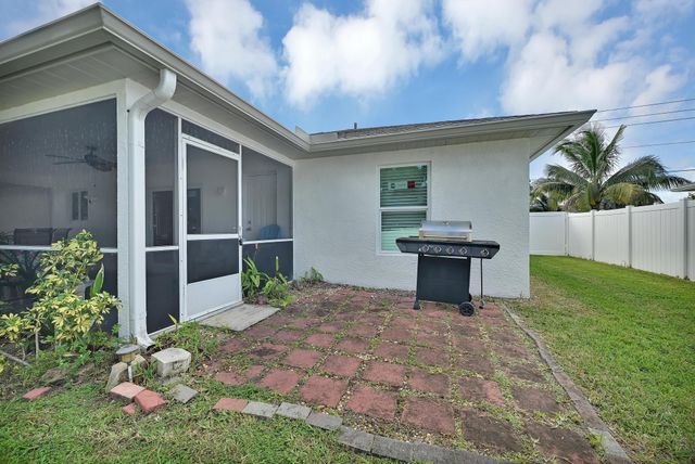 551 NW Grenada Street, Port St Lucie, FL 34983