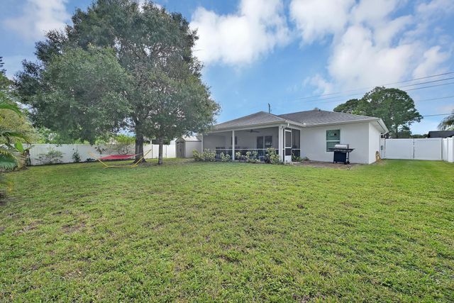 551 NW Grenada Street, Port St Lucie, FL 34983