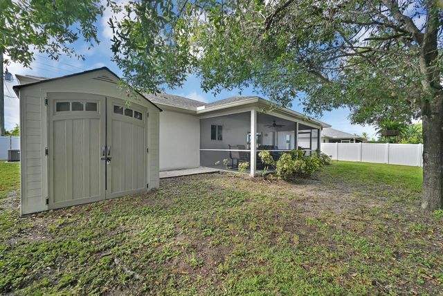 551 NW Grenada Street, Port St Lucie, FL 34983