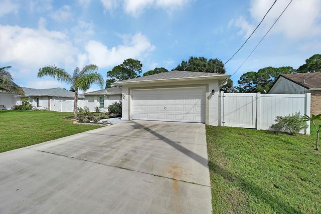 551 NW Grenada Street, Port St Lucie, FL 34983