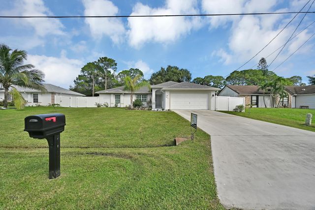 551 NW Grenada Street, Port St Lucie, FL 34983