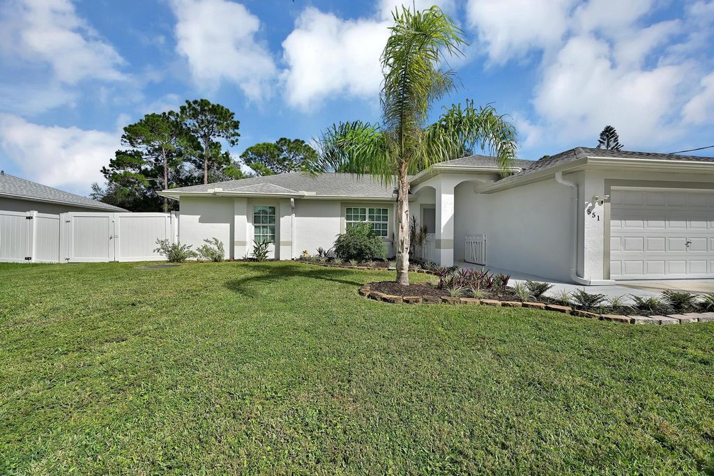 551 NW Grenada Street, Port St Lucie, FL 34983