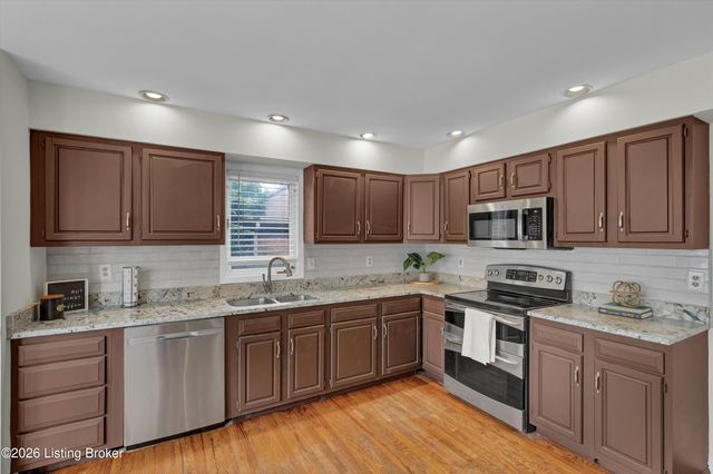 3704 Hunsinger Ln, Louisville, KY 40220