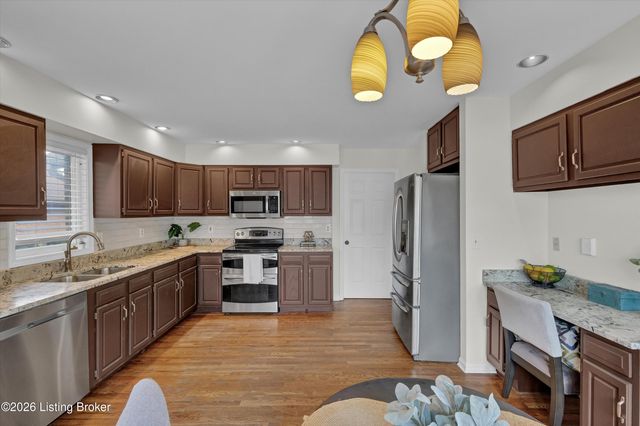 3704 Hunsinger Ln, Louisville, KY 40220