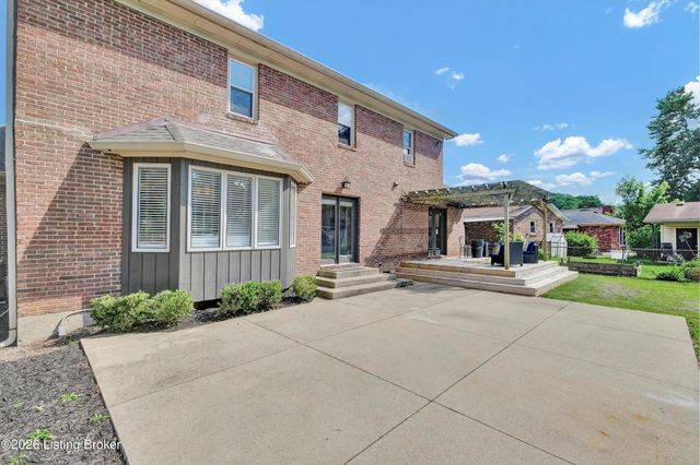 3704 Hunsinger Ln, Louisville, KY 40220