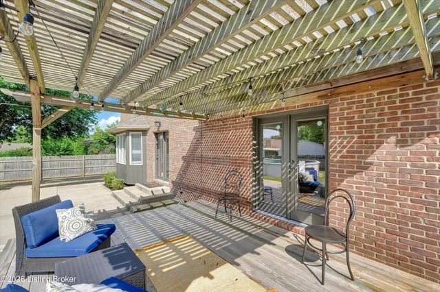 3704 Hunsinger Ln, Louisville, KY 40220