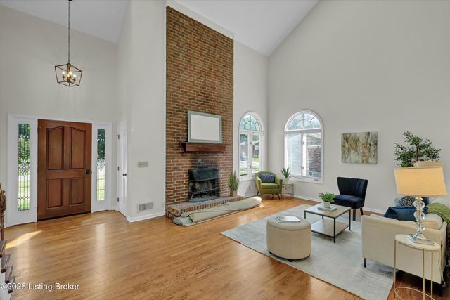 3704 Hunsinger Ln, Louisville, KY 40220