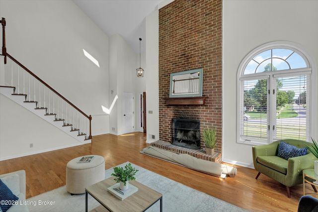 3704 Hunsinger Ln, Louisville, KY 40220