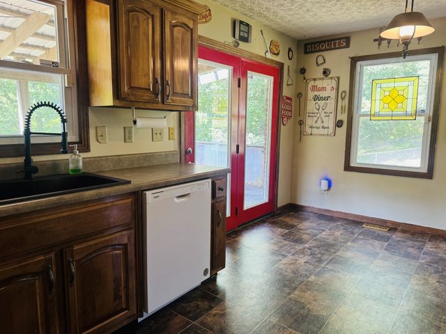785 Old Highway 79, Dover, TN 37058