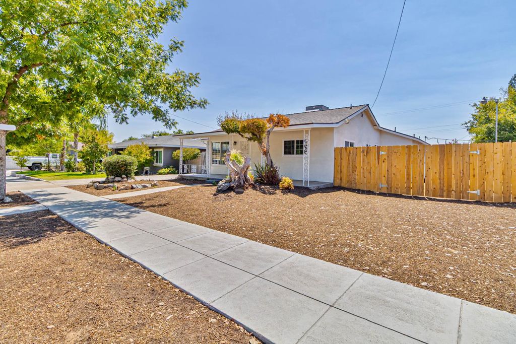 Image 30 of property listing at 4774 Hammond, Fresno, CA 93702