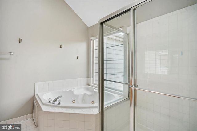 25404 UPPER CLUBHOUSE DR, Chantilly, VA 20152