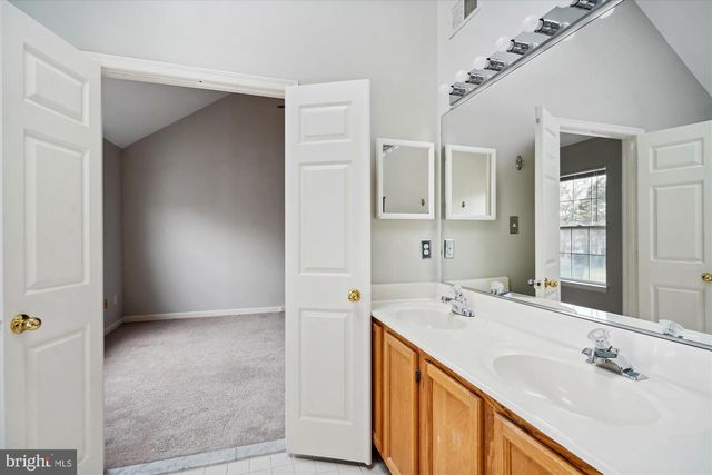 25404 UPPER CLUBHOUSE DR, Chantilly, VA 20152