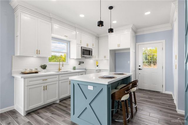 2401 Via Roma Lane, Weslaco, TX 78596