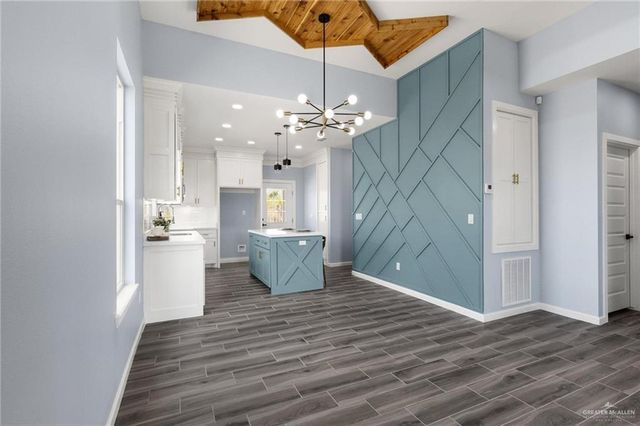 2401 Via Roma Lane, Weslaco, TX 78596