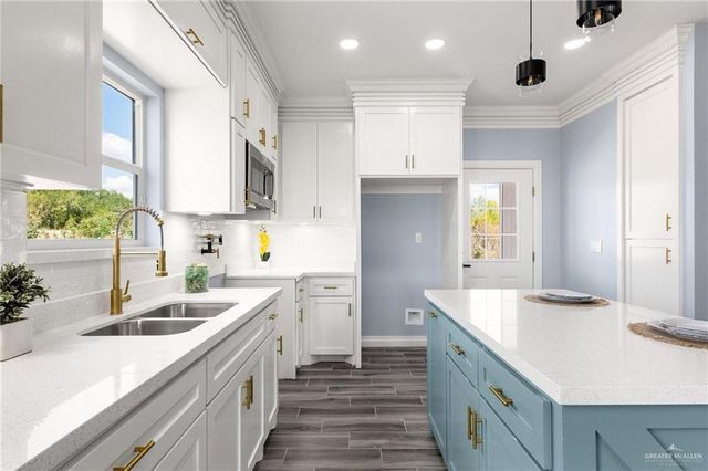 2401 Via Roma Lane, Weslaco, TX 78596