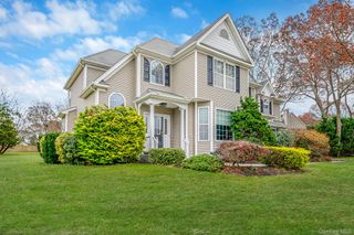 9 Paddock Lane, Medford, NY 11763