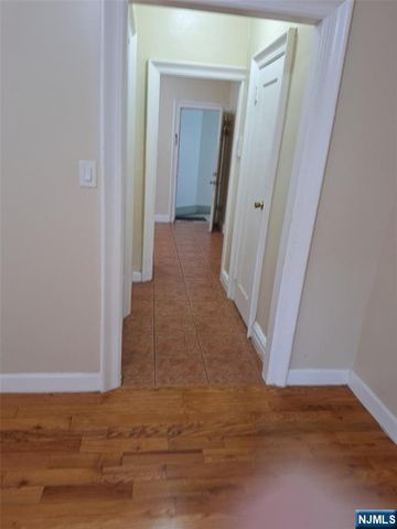 527 34th 29, Union City, NJ 07087