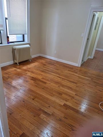 527 34th 29, Union City, NJ 07087