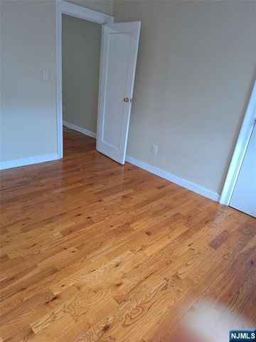 527 34th 29, Union City, NJ 07087