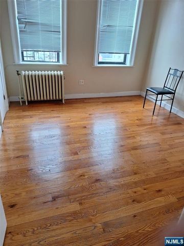 527 34th 29, Union City, NJ 07087