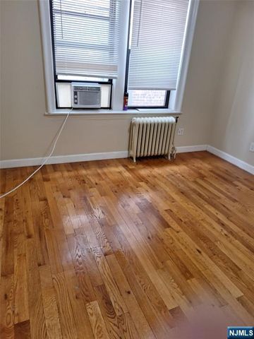 527 34th 29, Union City, NJ 07087