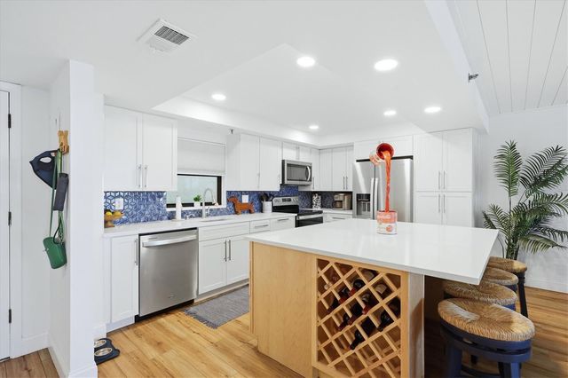 1001 BENJAMIN FRANKLIN DRIVE 604, Sarasota, FL 34236