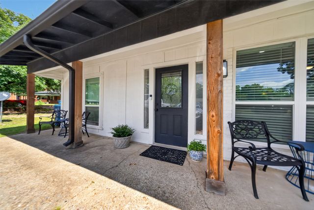 614 Colonial Drive, Athens, TX 75751
