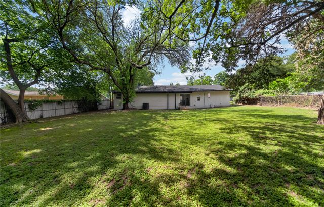 614 Colonial Drive, Athens, TX 75751