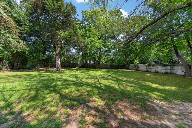 614 Colonial Drive, Athens, TX 75751