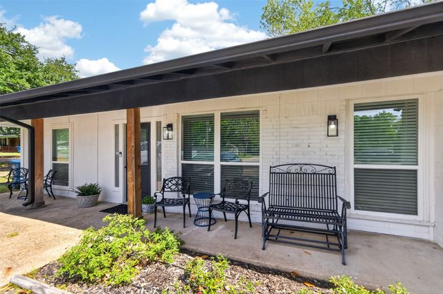 614 Colonial Drive, Athens, TX 75751